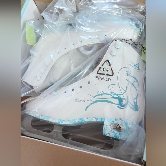 *New, in box* American Athletic women's figure skates - Picture 2 of 5